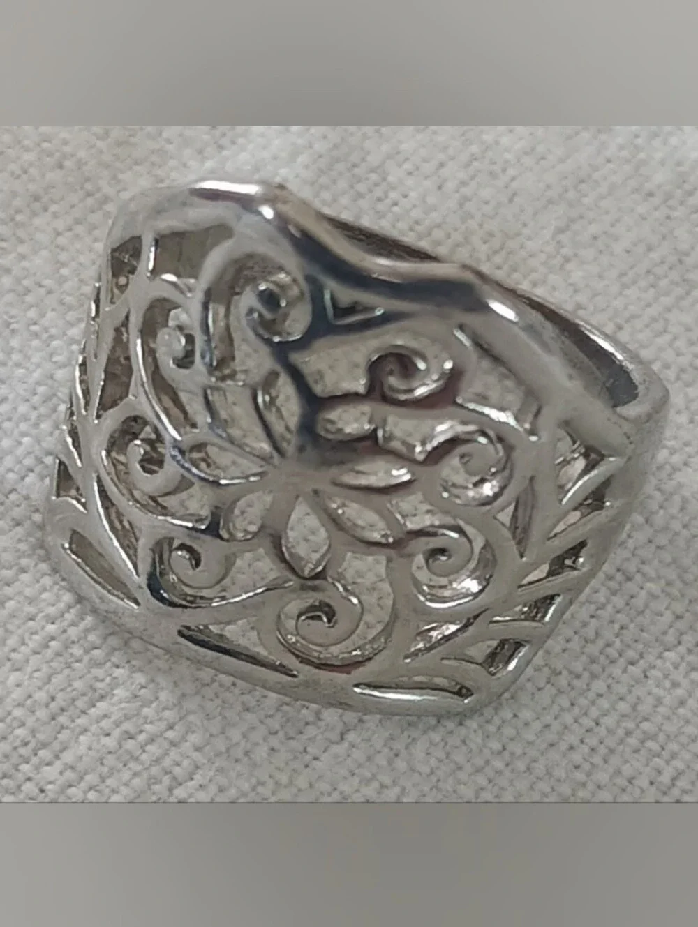 Elegant Filigree Silver-Tone Women's Statement Ring